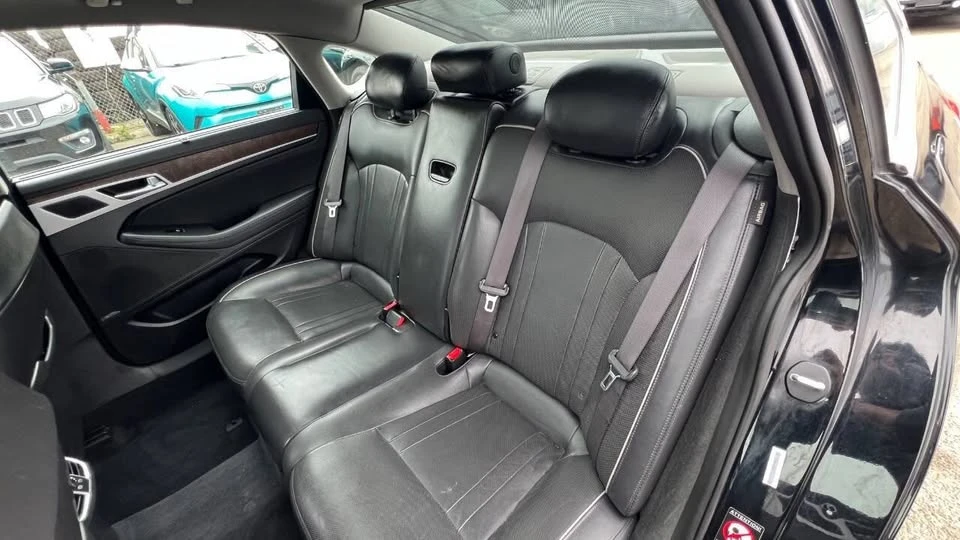 2015 Hyundai Genesis - Image 17 of 20