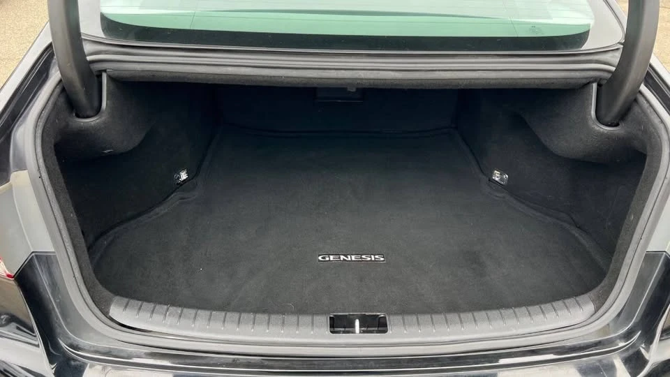 2015 Hyundai Genesis - Image 19 of 20