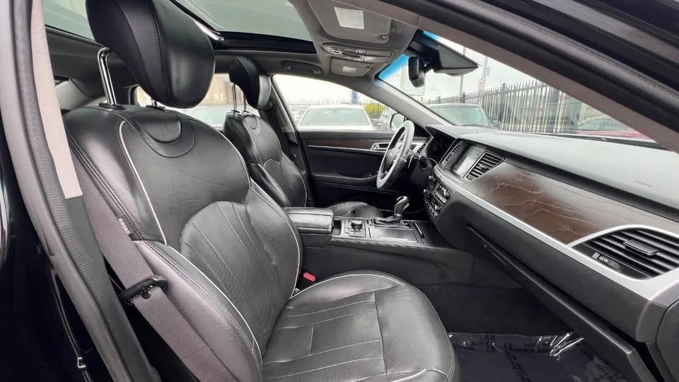 2015 Hyundai Genesis - Image 16 of 20