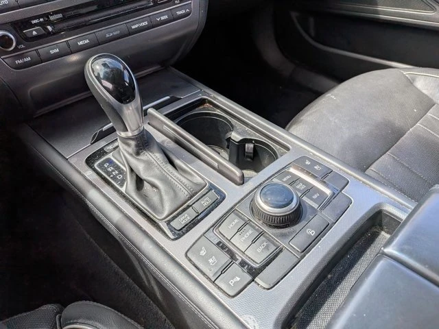 2015 Hyundai Genesis - Image 11 of 18
