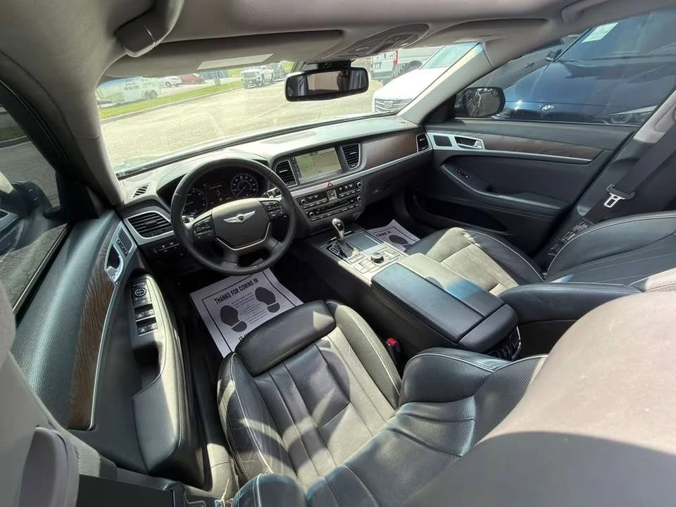 2015 Hyundai Genesis - Image 13 of 17