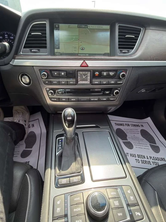 2015 Hyundai Genesis - Image 10 of 17
