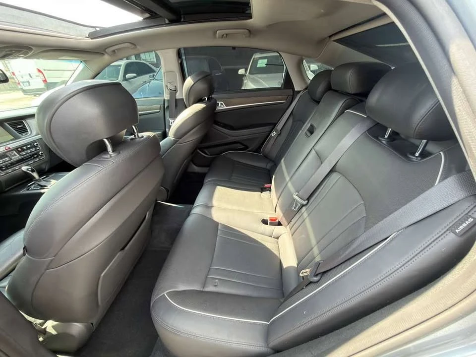 2015 Hyundai Genesis - Image 16 of 17