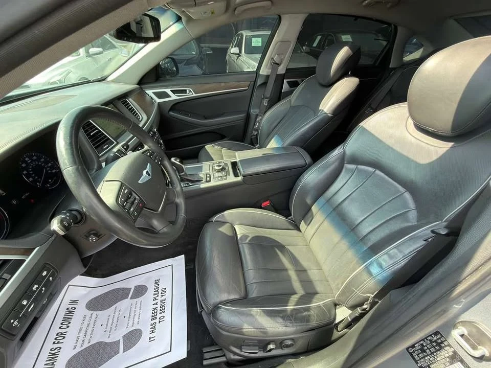 2015 Hyundai Genesis - Image 12 of 17