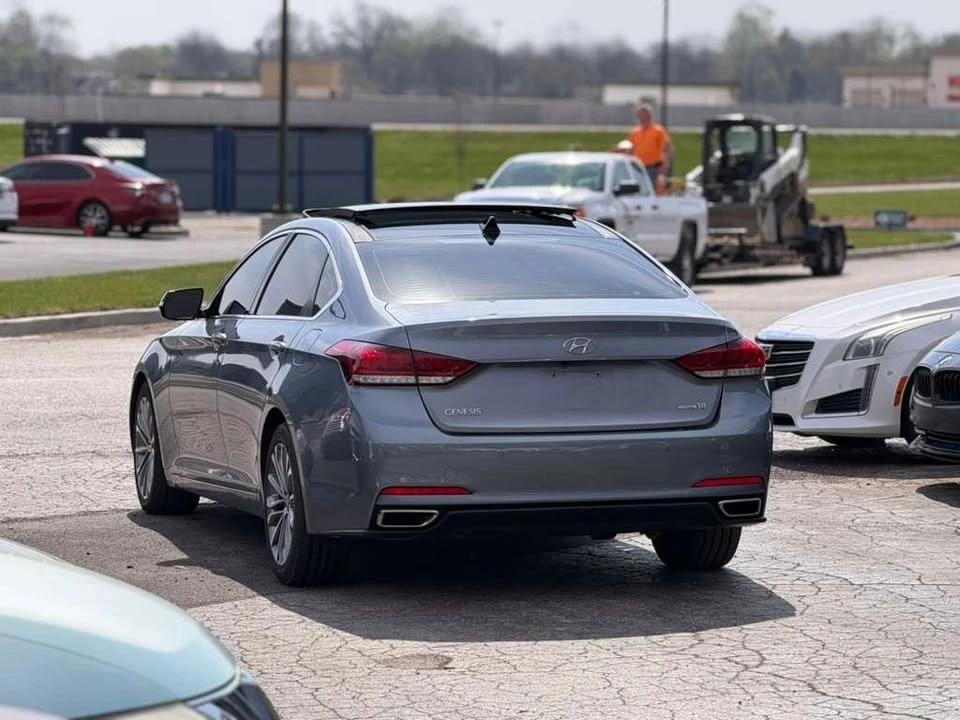 2015 Hyundai Genesis - Image 8 of 17