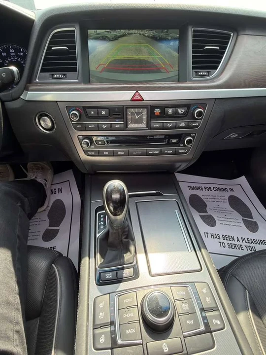2015 Hyundai Genesis - Image 9 of 17