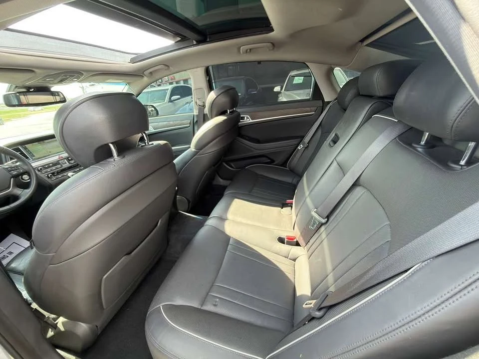 2015 Hyundai Genesis - Image 15 of 17