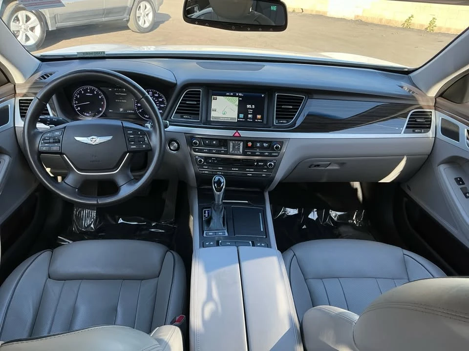2015 Hyundai Genesis - Image 17 of 20