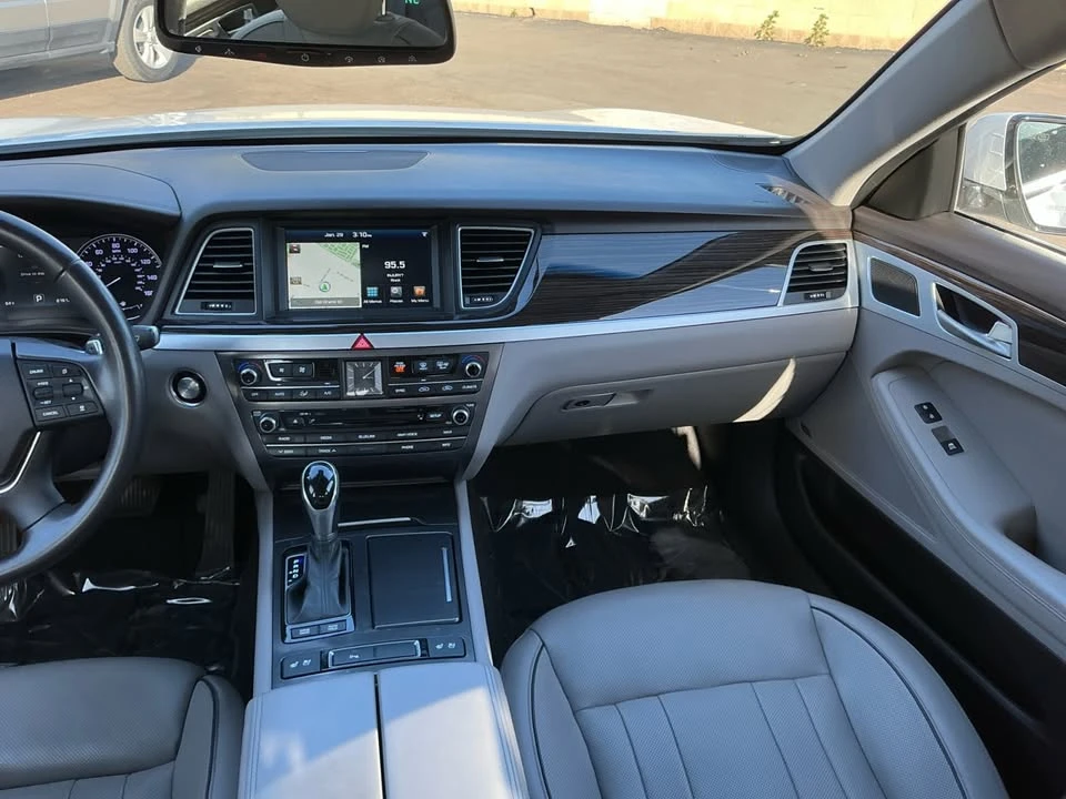 2015 Hyundai Genesis - Image 16 of 20