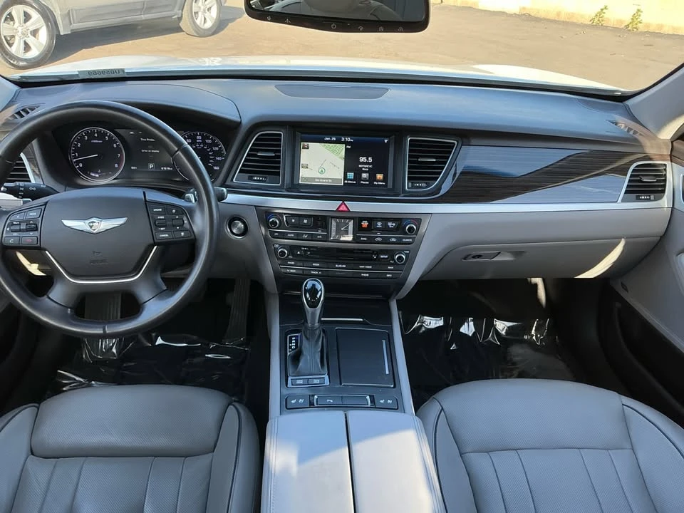 2015 Hyundai Genesis - Image 15 of 20