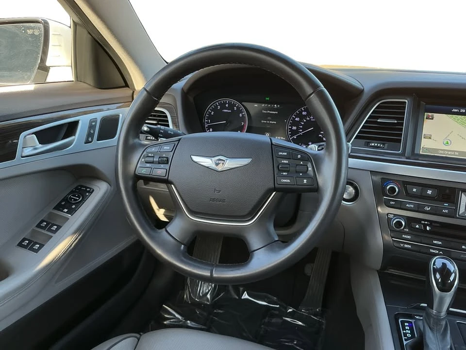 2015 Hyundai Genesis - Image 11 of 20
