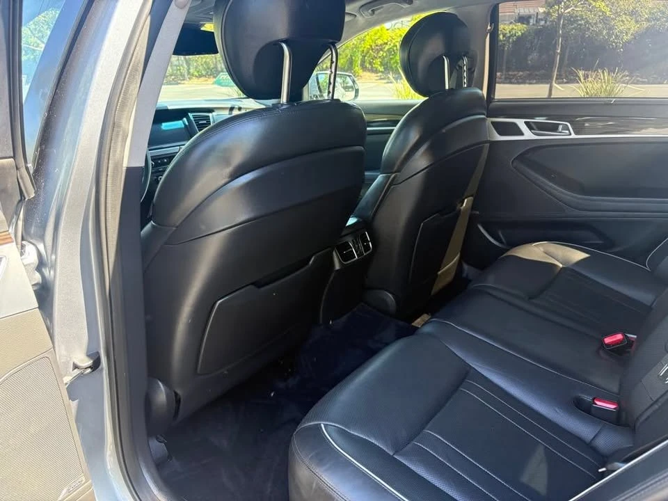 2015 Hyundai Genesis - Image 10 of 20