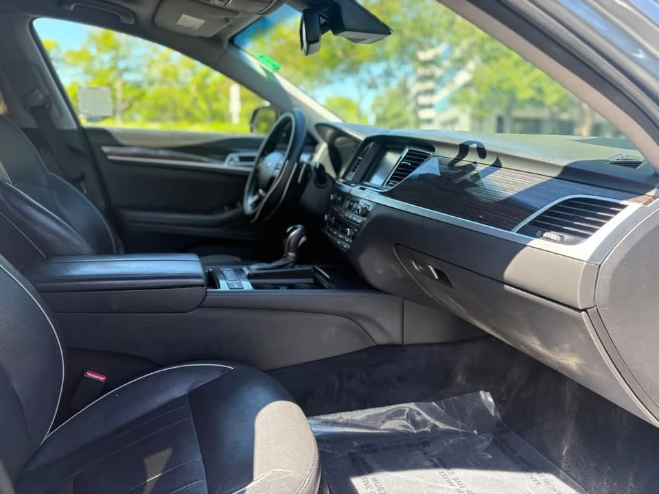 2015 Hyundai Genesis - Image 13 of 20