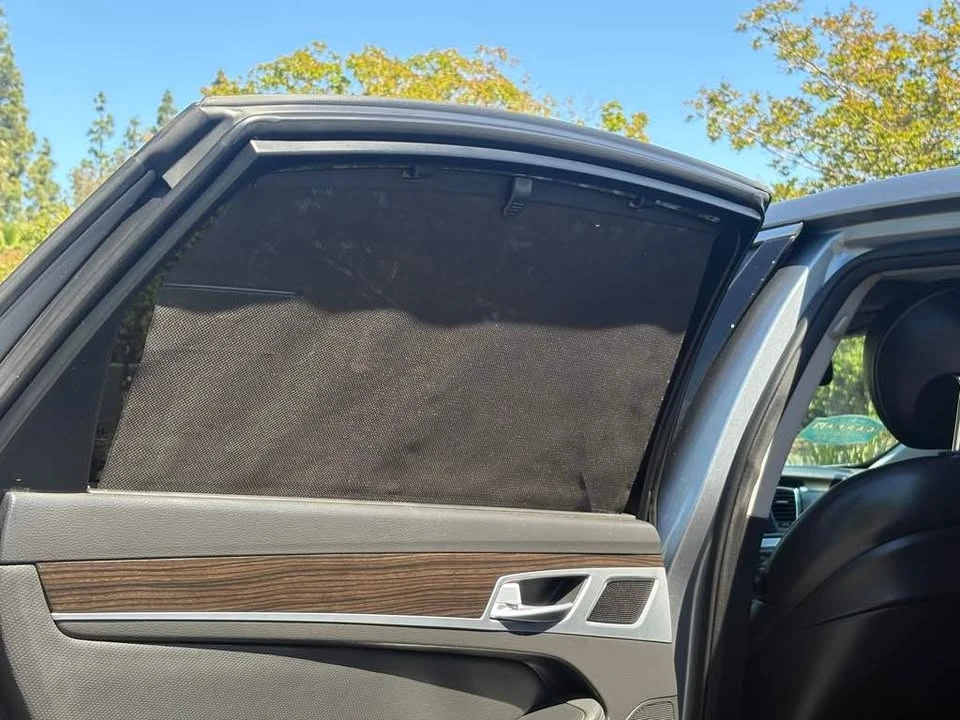 2015 Hyundai Genesis - Image 11 of 20
