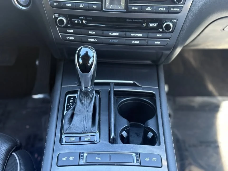 2015 Hyundai Genesis - Image 16 of 20