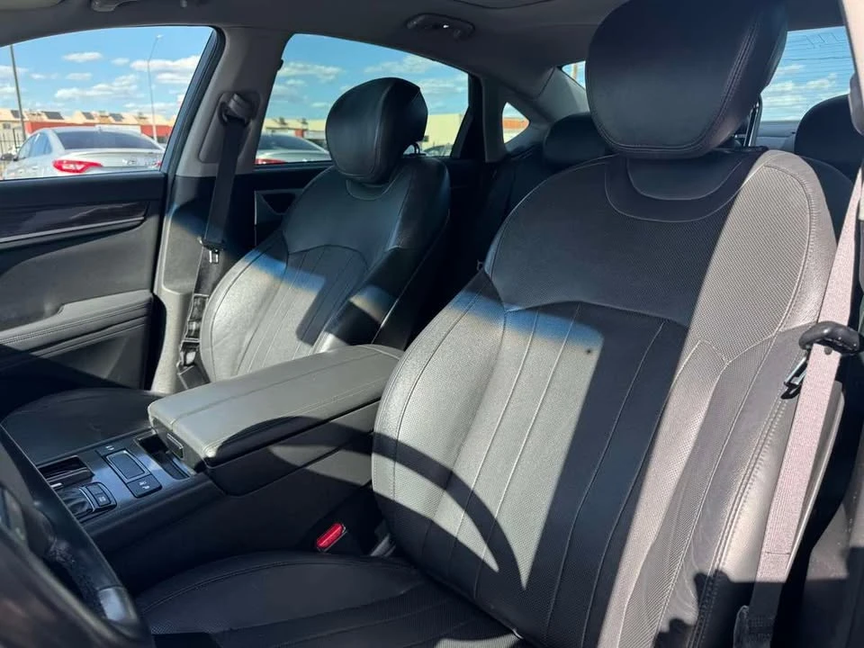 2015 Hyundai Genesis - Image 8 of 20