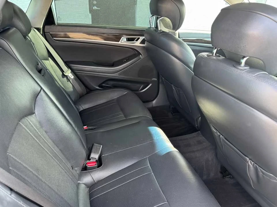 2015 Hyundai Genesis - Image 18 of 20
