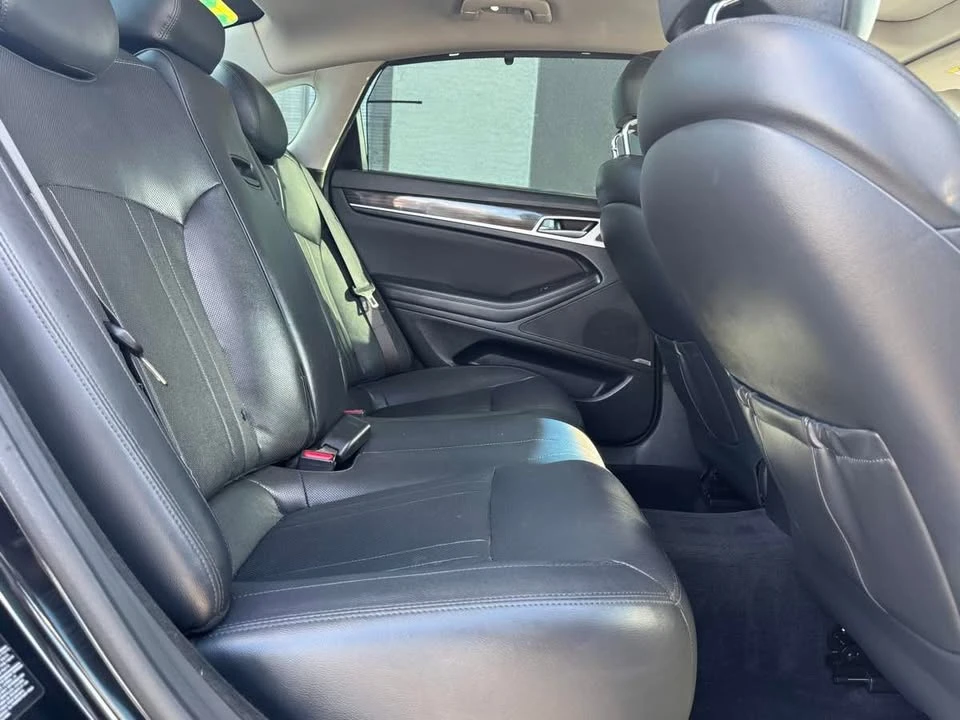 2015 Hyundai Genesis - Image 19 of 20