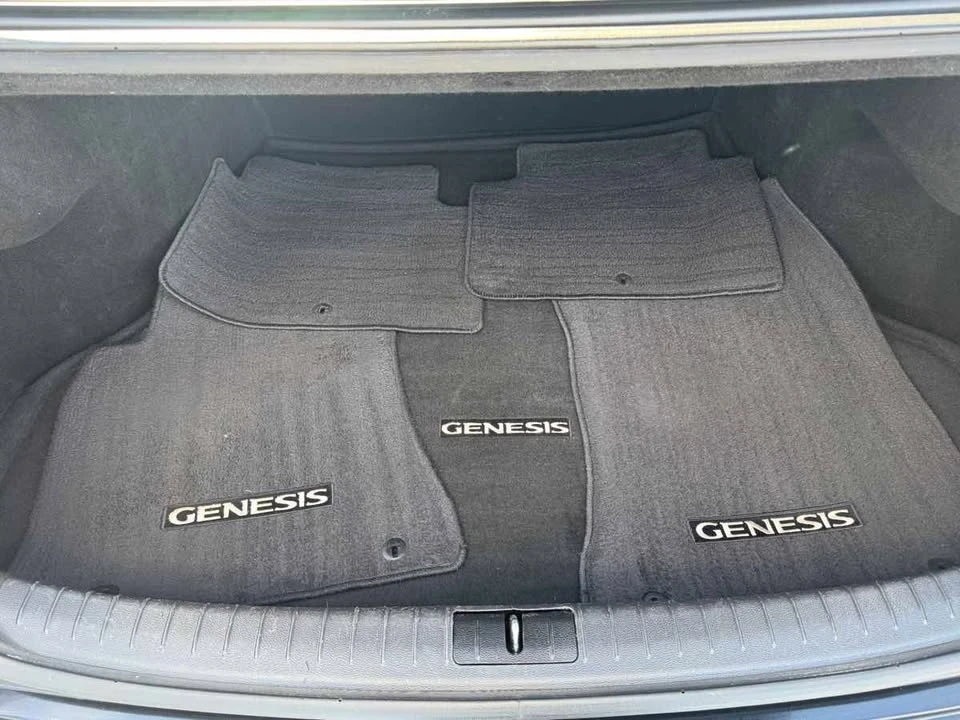 2015 Hyundai Genesis - Image 16 of 20