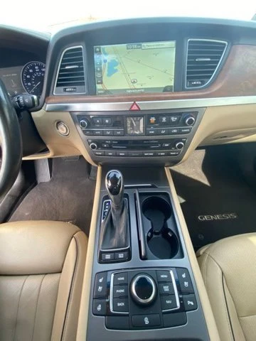 2015 Hyundai Genesis - Image 11 of 15