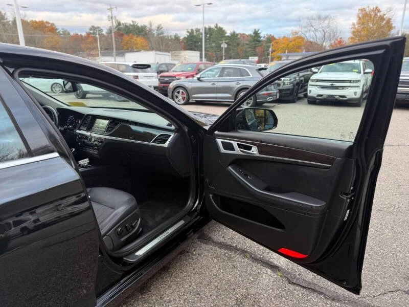 2015 Hyundai Genesis - Image 11 of 19