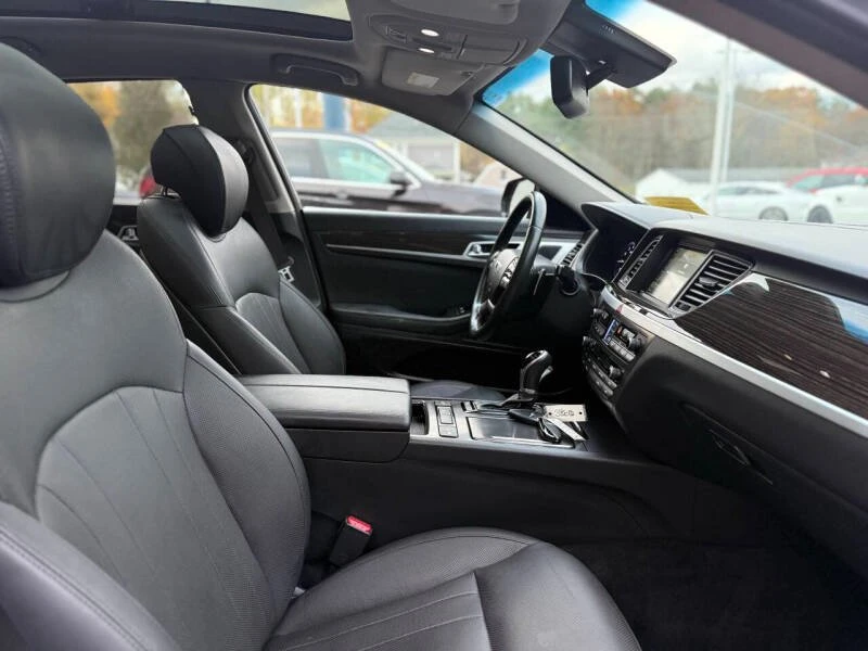 2015 Hyundai Genesis - Image 14 of 19