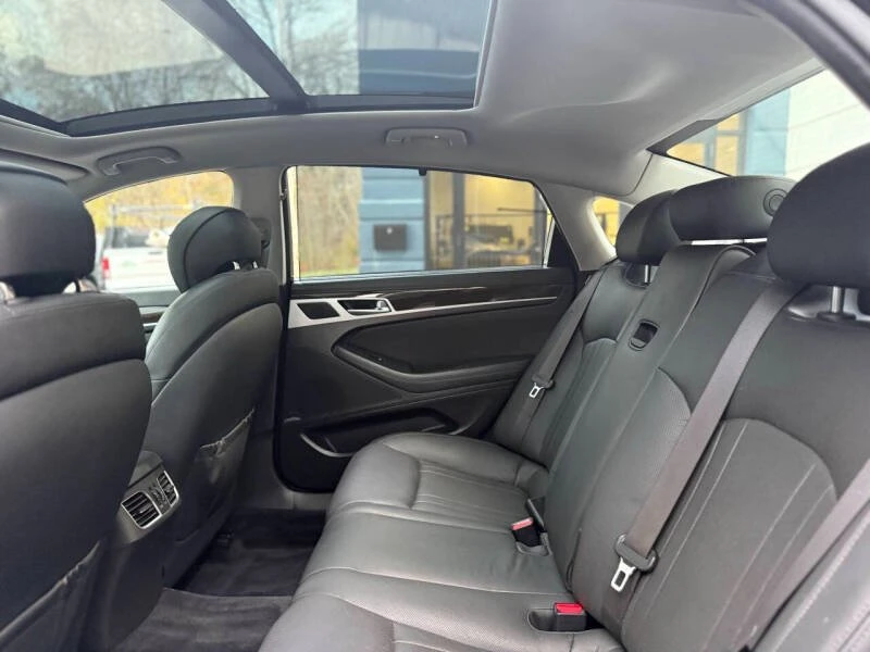 2015 Hyundai Genesis - Image 16 of 19