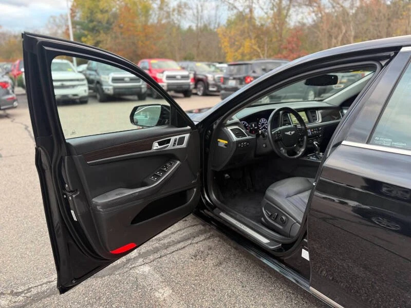 2015 Hyundai Genesis - Image 10 of 19