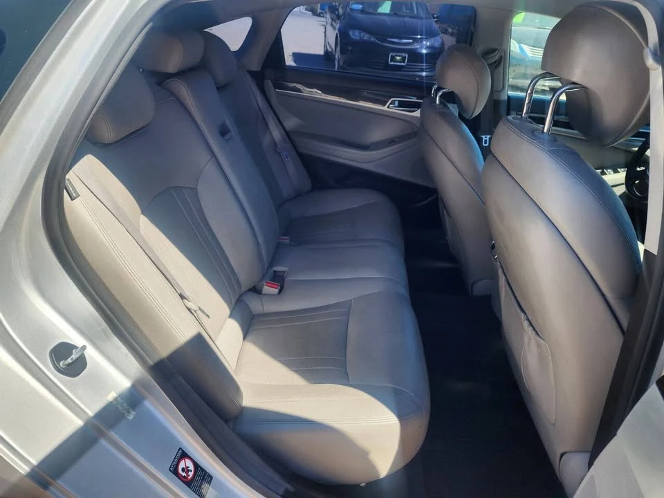 2015 Hyundai Genesis - Image 17 of 20