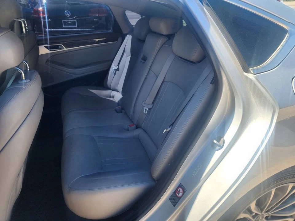 2015 Hyundai Genesis - Image 12 of 20
