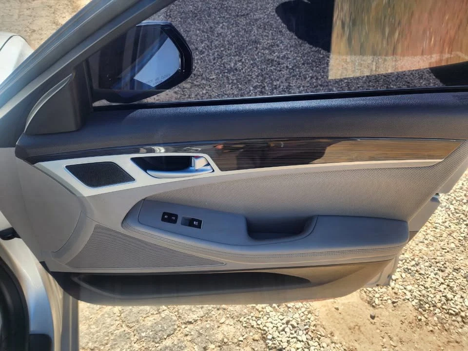 2015 Hyundai Genesis - Image 20 of 20