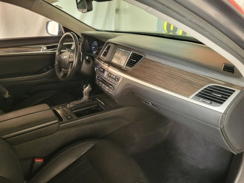 2015 Hyundai Genesis - Image 13 of 19
