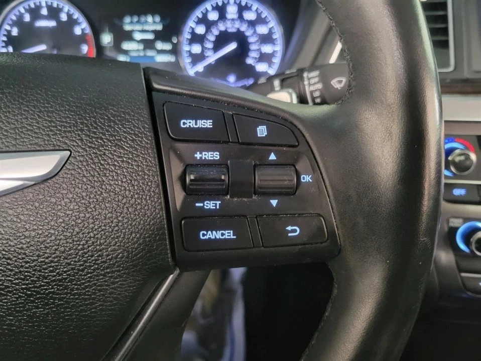 2015 Hyundai Genesis - Image 17 of 19