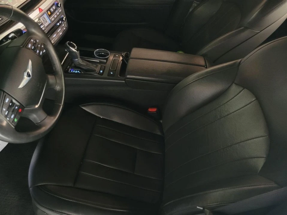 2015 Hyundai Genesis - Image 9 of 19