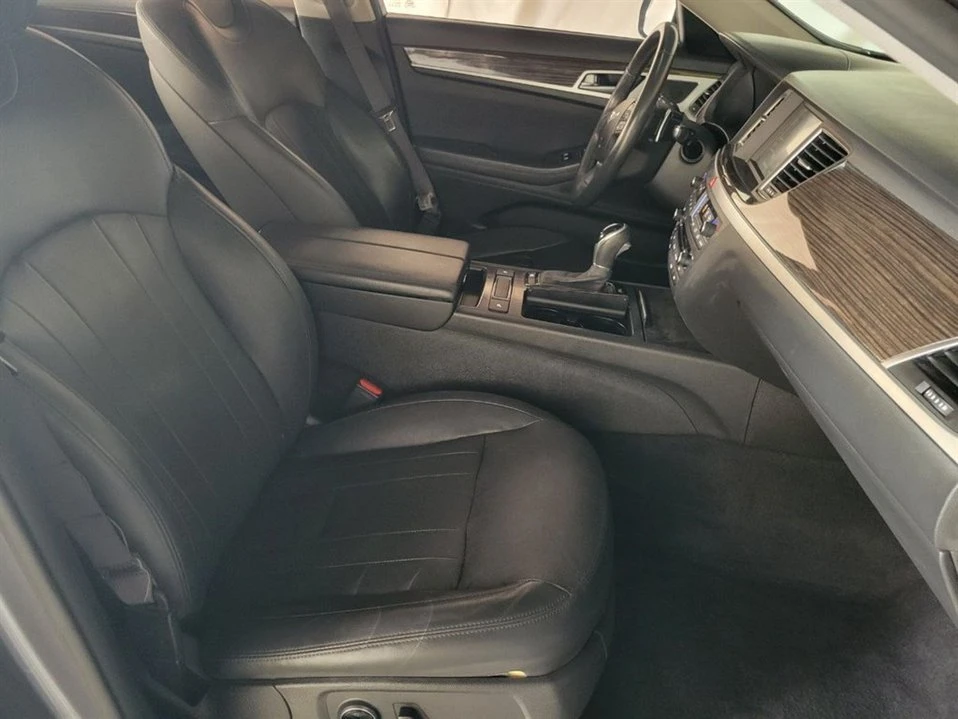 2015 Hyundai Genesis - Image 11 of 19
