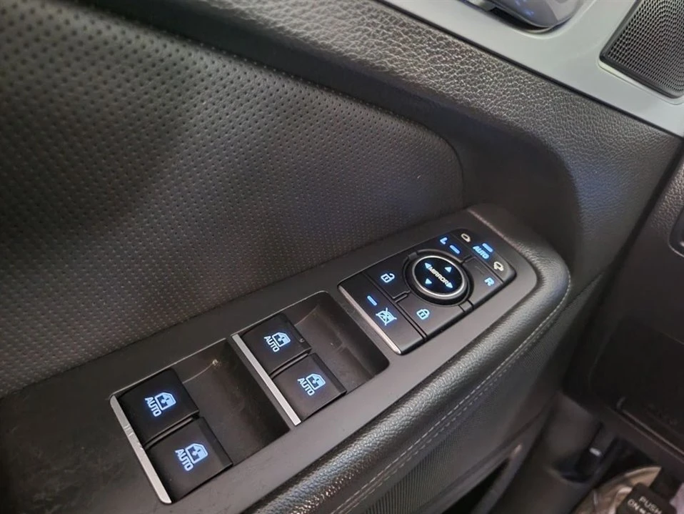 2015 Hyundai Genesis - Image 18 of 19