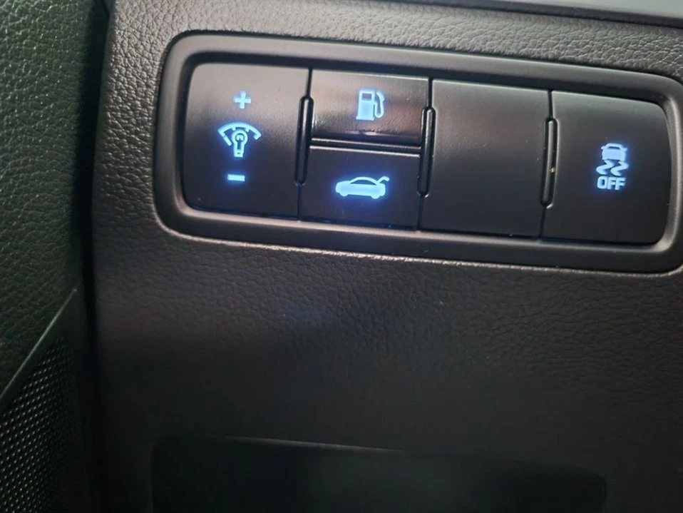 2015 Hyundai Genesis - Image 15 of 19