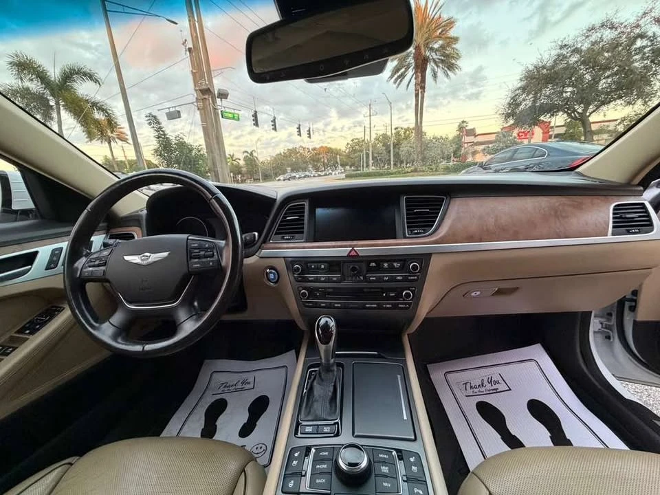 2015 Hyundai Genesis - Image 14 of 20