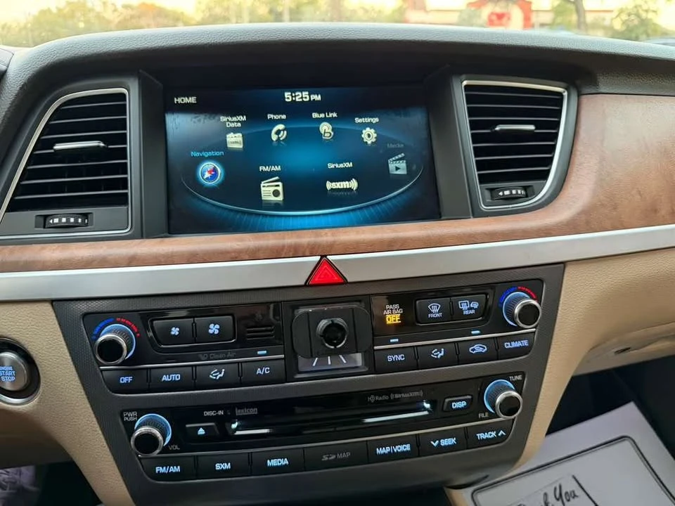2015 Hyundai Genesis - Image 18 of 20