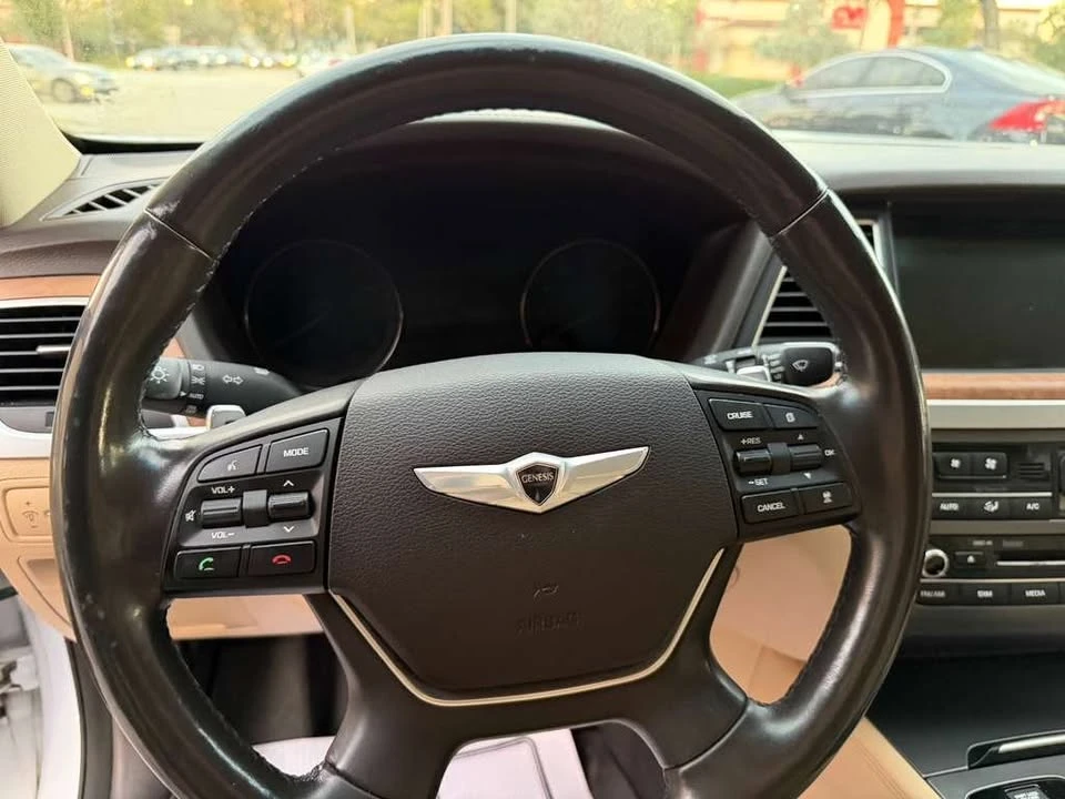 2015 Hyundai Genesis - Image 17 of 20