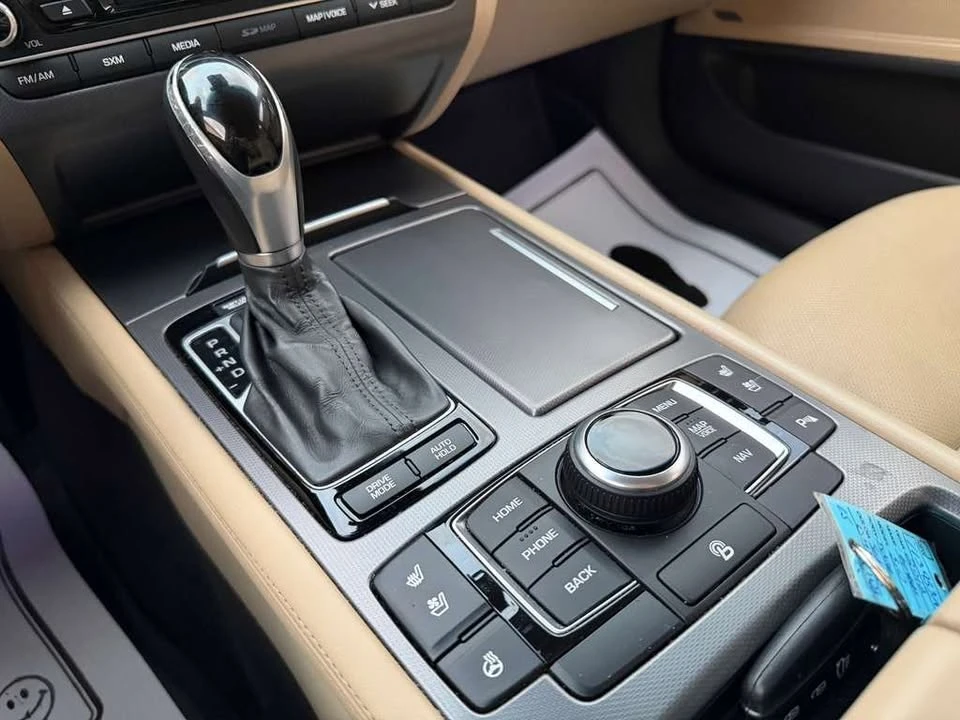 2015 Hyundai Genesis - Image 16 of 20