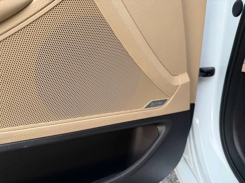 2015 Hyundai Genesis - Image 10 of 20