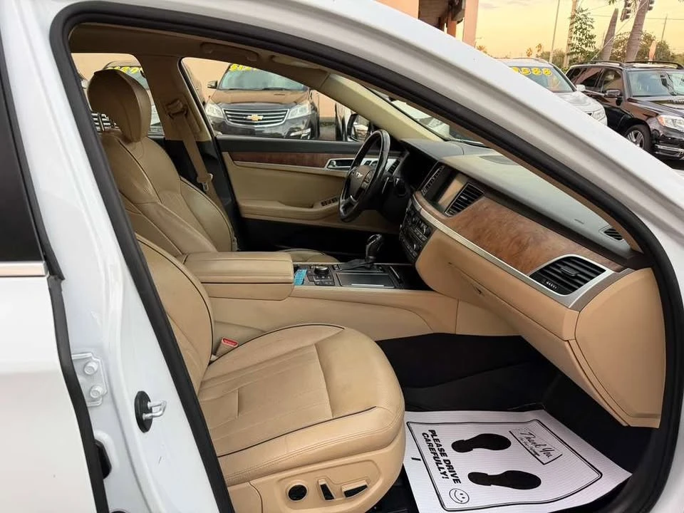 2015 Hyundai Genesis - Image 13 of 20