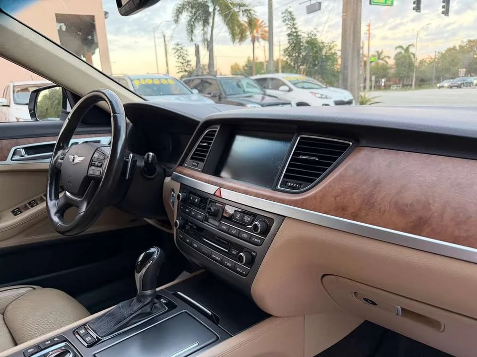 2015 Hyundai Genesis - Image 11 of 20