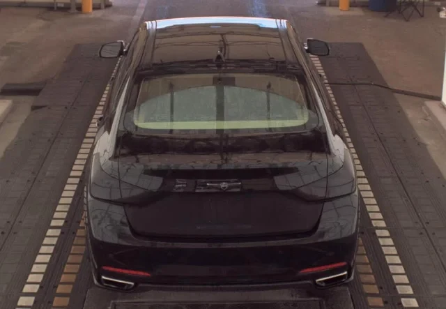 2015 Hyundai Genesis - Image 3 of 17