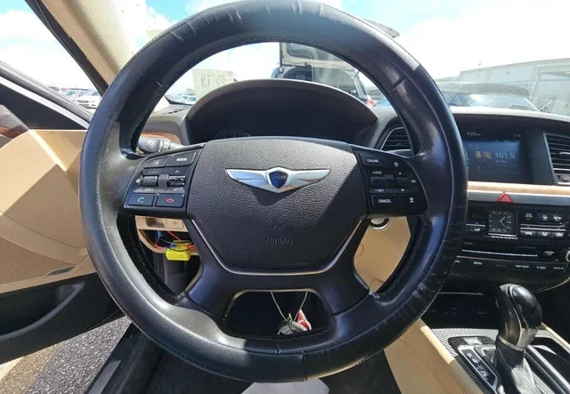 2015 Hyundai Genesis - Image 10 of 17