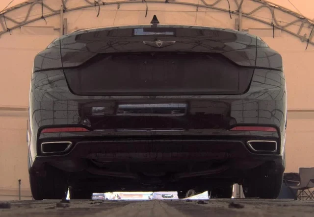 2015 Hyundai Genesis - Image 4 of 17