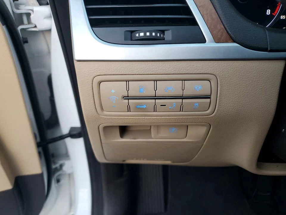 2015 Hyundai Genesis - Image 16 of 17