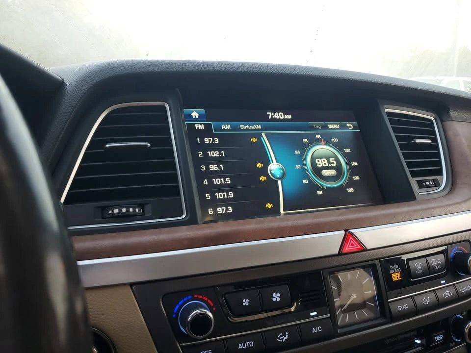2015 Hyundai Genesis - Image 11 of 17