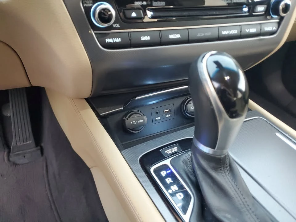 2015 Hyundai Genesis - Image 13 of 17
